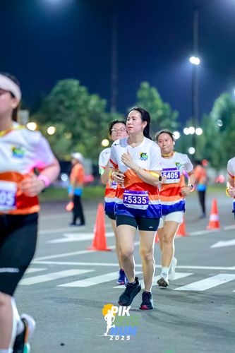 Race photo from PIK NITE RUN 2025