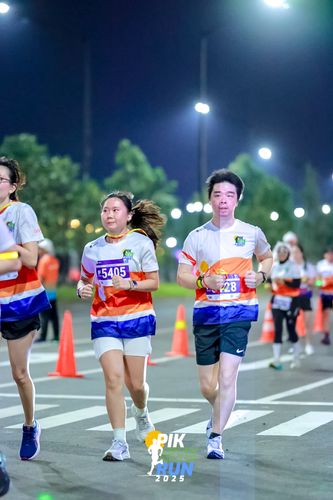 Race photo from PIK NITE RUN 2025