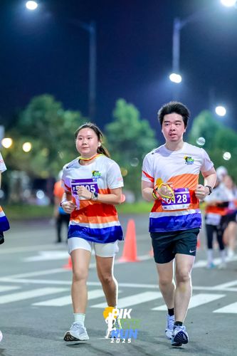 Race photo from PIK NITE RUN 2025