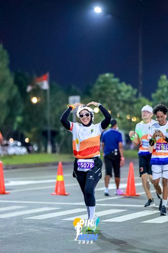 Race photo from PIK NITE RUN 2025