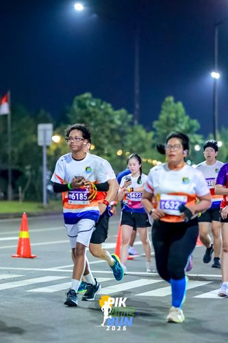 Race photo from PIK NITE RUN 2025