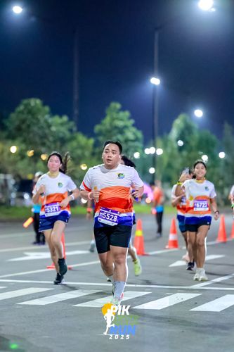 Race photo from PIK NITE RUN 2025