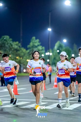 Race photo from PIK NITE RUN 2025