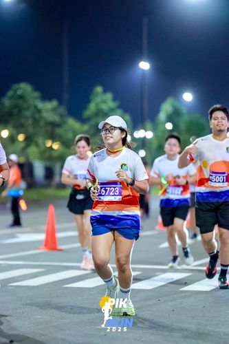 Race photo from PIK NITE RUN 2025