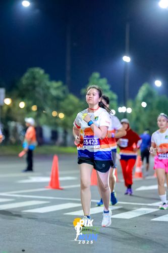 Race photo from PIK NITE RUN 2025