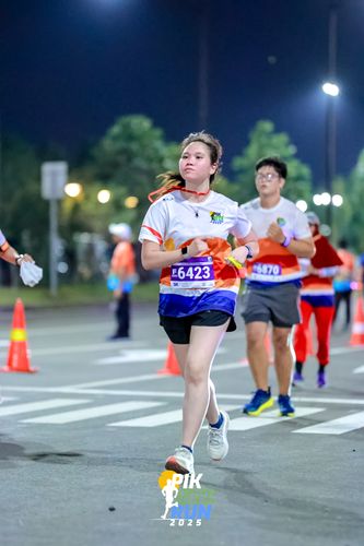 Race photo from PIK NITE RUN 2025