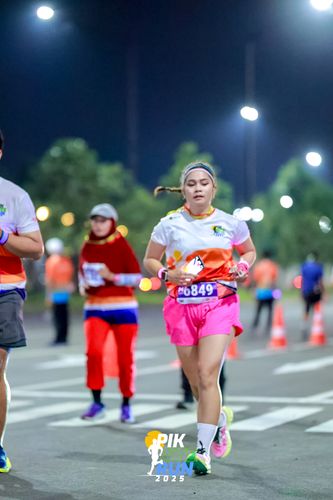 Race photo from PIK NITE RUN 2025