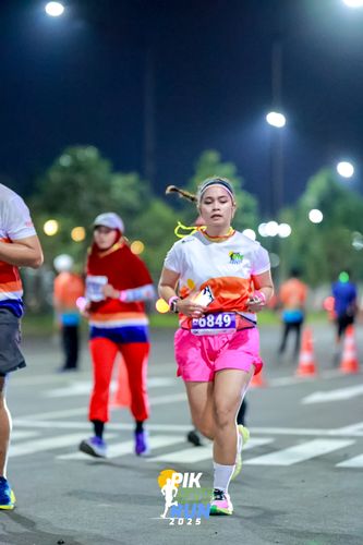 Race photo from PIK NITE RUN 2025