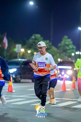 Race photo from PIK NITE RUN 2025