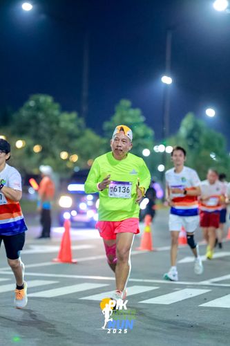 Race photo from PIK NITE RUN 2025
