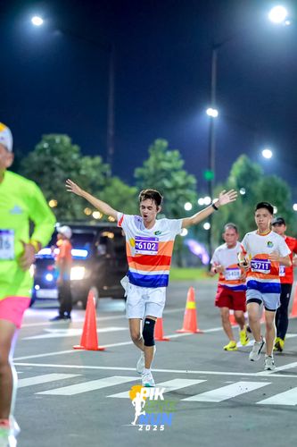 Race photo from PIK NITE RUN 2025