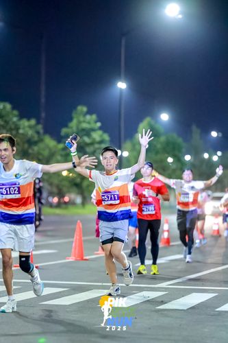 Race photo from PIK NITE RUN 2025