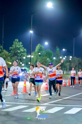 Race photo from PIK NITE RUN 2025