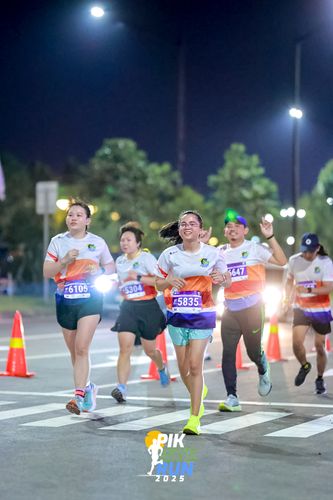 Race photo from PIK NITE RUN 2025