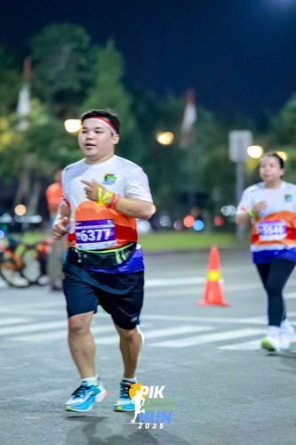 Race photo from PIK NITE RUN 2025