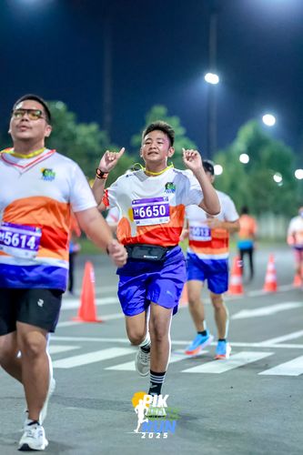 Race photo from PIK NITE RUN 2025