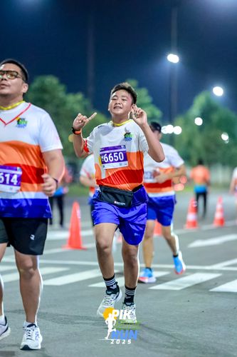 Race photo from PIK NITE RUN 2025