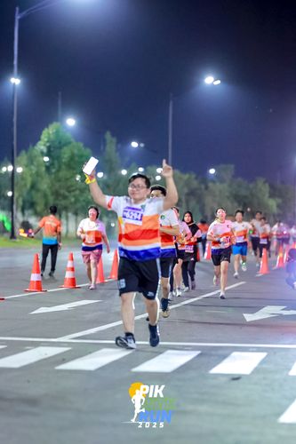 Race photo from PIK NITE RUN 2025