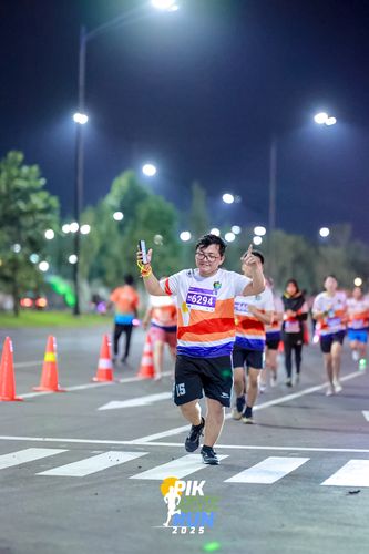 Race photo from PIK NITE RUN 2025