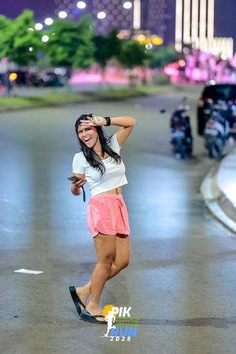 Race photo from PIK NITE RUN 2025