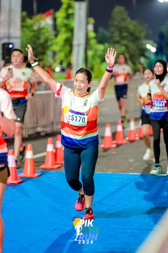 Race photo from PIK NITE RUN 2025