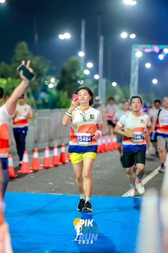 Race photo from PIK NITE RUN 2025