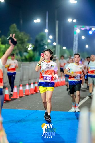 Race photo from PIK NITE RUN 2025