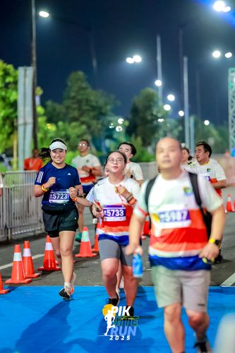 Race photo from PIK NITE RUN 2025