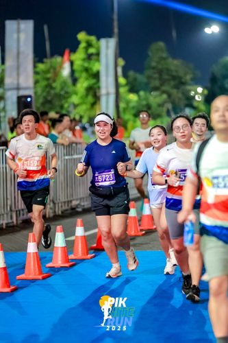 Race photo from PIK NITE RUN 2025