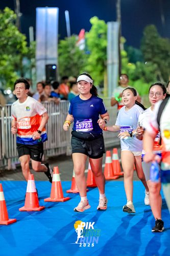 Race photo from PIK NITE RUN 2025