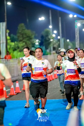 Race photo from PIK NITE RUN 2025