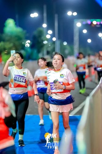Race photo from PIK NITE RUN 2025