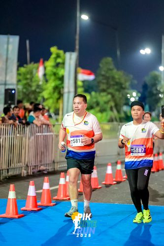 Race photo from PIK NITE RUN 2025
