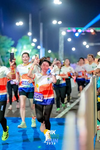 Race photo from PIK NITE RUN 2025