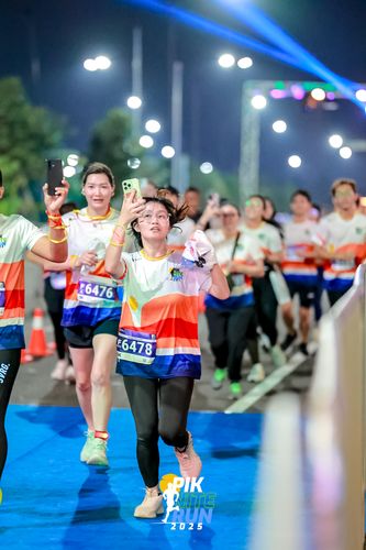 Race photo from PIK NITE RUN 2025