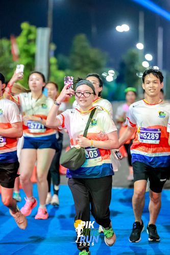 Race photo from PIK NITE RUN 2025