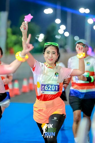 Race photo from PIK NITE RUN 2025