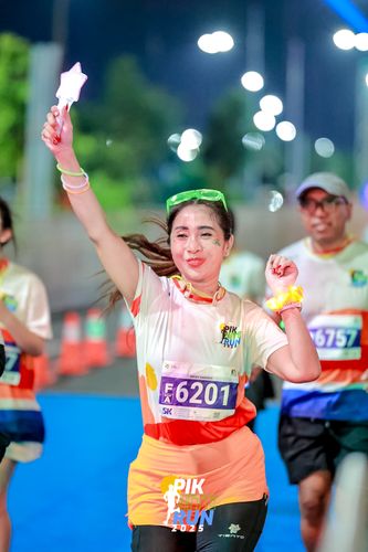 Race photo from PIK NITE RUN 2025