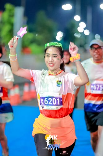 Race photo from PIK NITE RUN 2025
