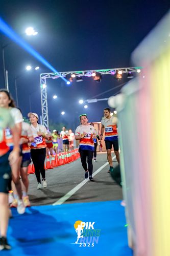 Race photo from PIK NITE RUN 2025
