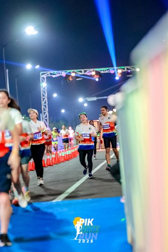 Race photo from PIK NITE RUN 2025