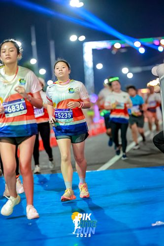 Race photo from PIK NITE RUN 2025