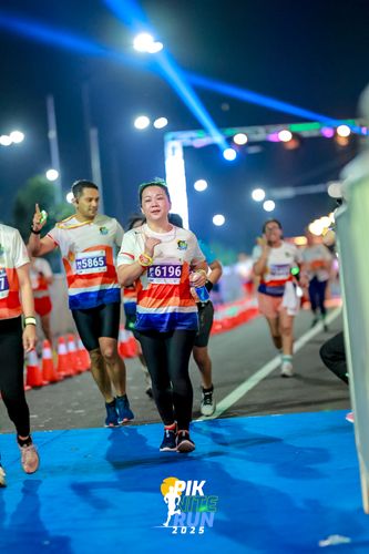 Race photo from PIK NITE RUN 2025