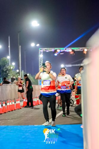 Race photo from PIK NITE RUN 2025