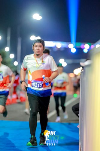 Race photo from PIK NITE RUN 2025
