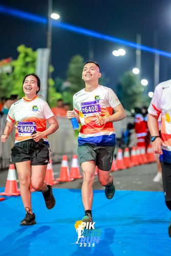 Race photo from PIK NITE RUN 2025