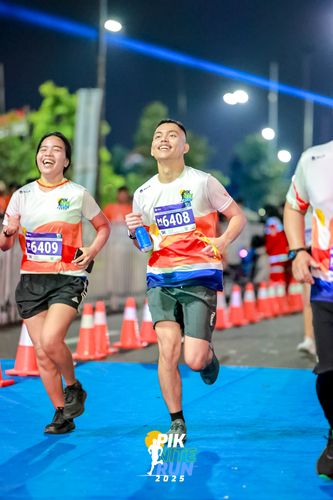 Race photo from PIK NITE RUN 2025