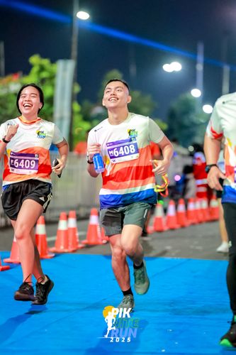 Race photo from PIK NITE RUN 2025