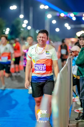 Race photo from PIK NITE RUN 2025