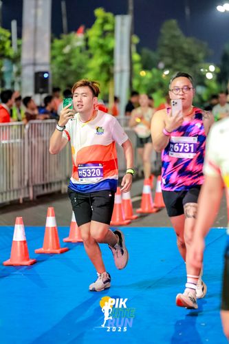 Race photo from PIK NITE RUN 2025